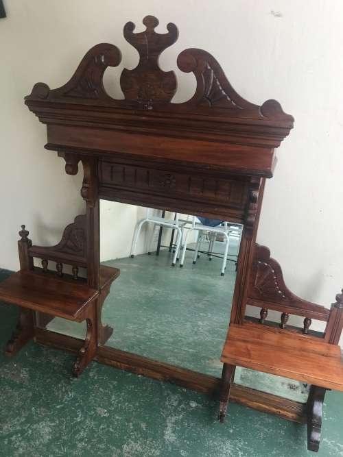 Victorian Mahogany overmantel/top of sideboard ( 100 x 108 cm )