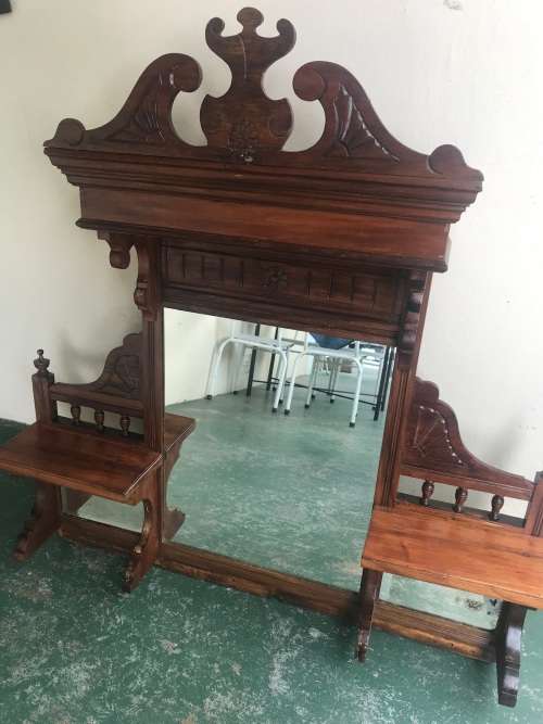 Victorian Mahogany overmantel/top of sideboard ( 100 x 108 cm )