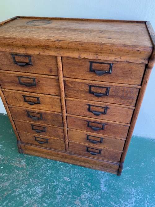 RARE GLOBE WERNICKE  OAK FILING CABINET (82 X 33 X 70 CM )
