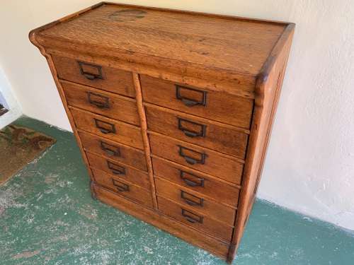 RARE GLOBE WERNICKE  OAK FILING CABINET (82 X 33 X 70 CM )