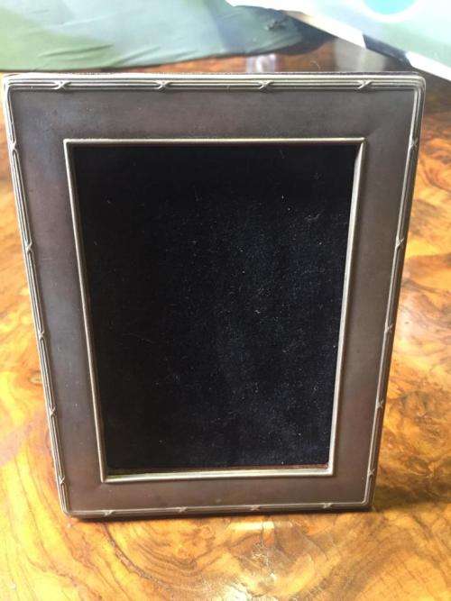 HALLMARKED SILVER PICTURE FRAME ( 17 X 13 CM )