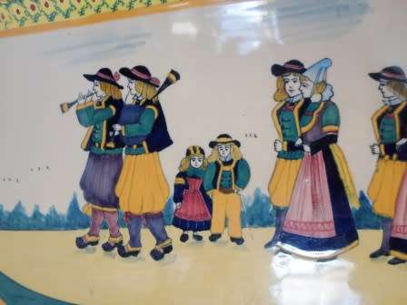 BEAUTIFUL QUIMPER PLATTERIN GOOD CONDITION