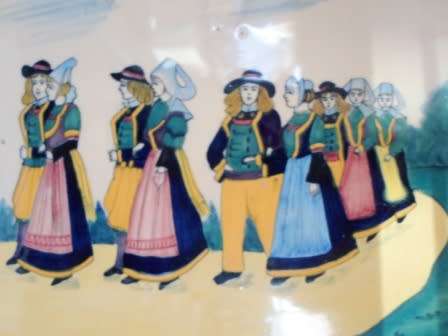 BEAUTIFUL QUIMPER PLATTERIN GOOD CONDITION