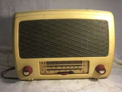 VINTAGE BAKELITE RADIO ( 32 X 15 X 23 CM )