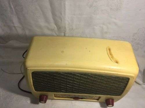 VINTAGE BAKELITE RADIO ( 32 X 15 X 23 CM )