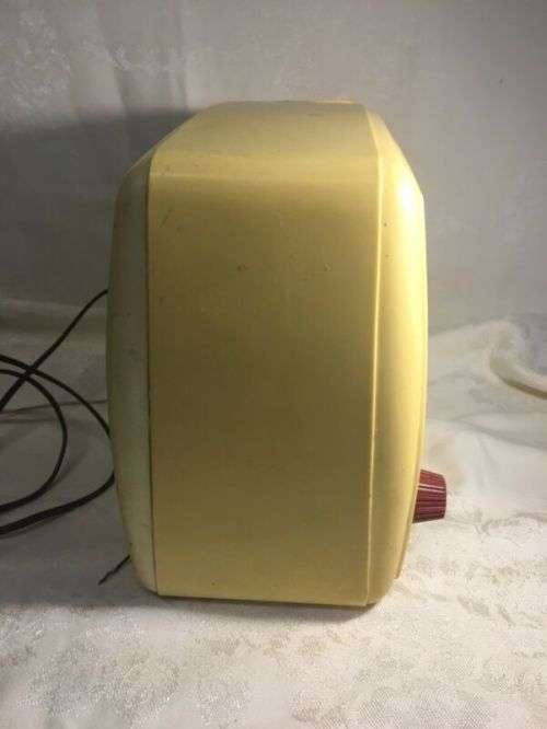 VINTAGE BAKELITE RADIO ( 32 X 15 X 23 CM )