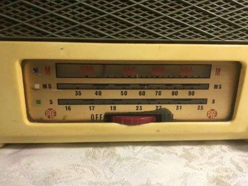 VINTAGE BAKELITE RADIO ( 32 X 15 X 23 CM )