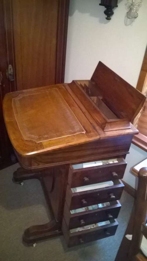 BEAUTIFUL VICTORIAN BURR WALNUT DAVENPORT IN ORIGINAL CONDITION CIRCA 1880