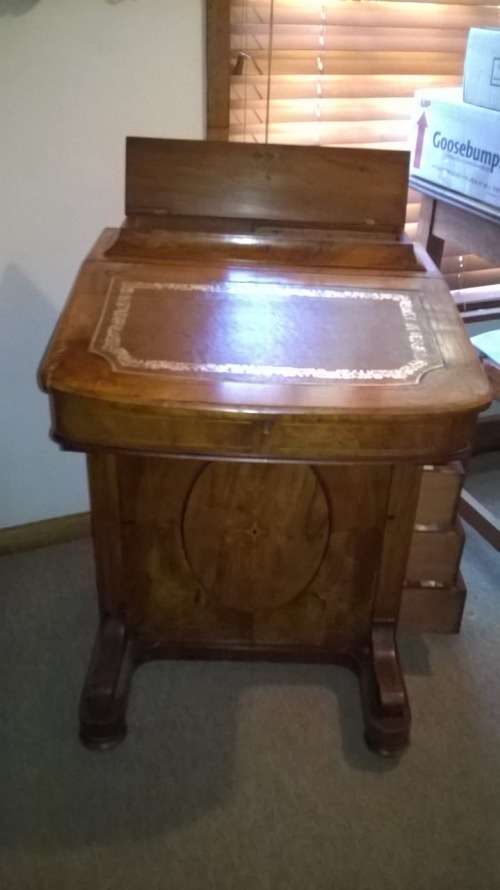 BEAUTIFUL VICTORIAN BURR WALNUT DAVENPORT IN ORIGINAL CONDITION CIRCA 1880