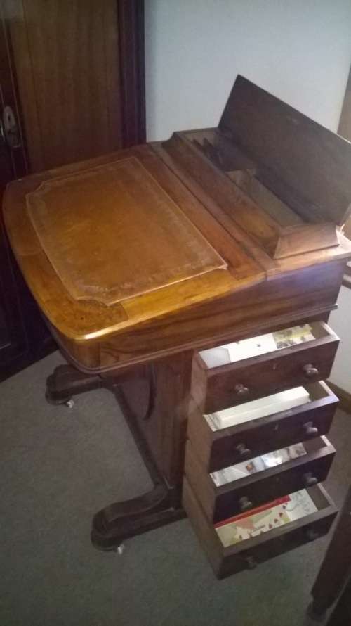 BEAUTIFUL VICTORIAN BURR WALNUT DAVENPORT IN ORIGINAL CONDITION CIRCA 1880