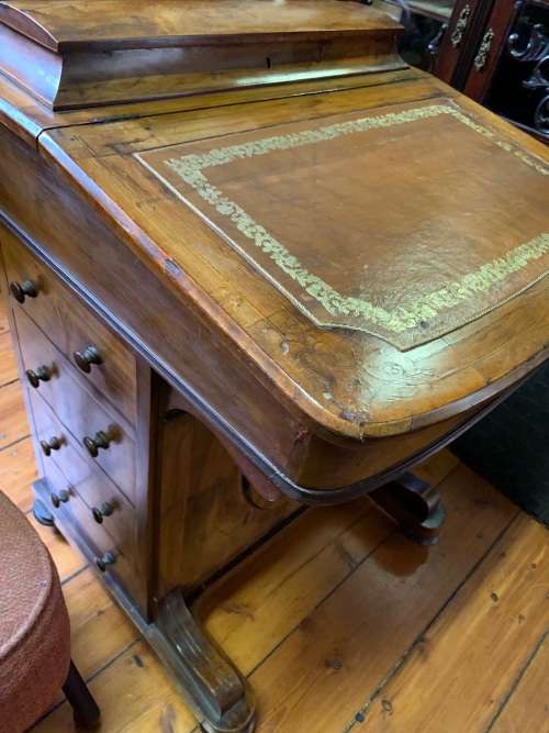 BEAUTIFUL VICTORIAN BURR WALNUT DAVENPORT IN ORIGINAL CONDITION CIRCA 1880