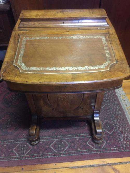 BEAUTIFUL VICTORIAN BURR WALNUT DAVENPORT IN ORIGINAL CONDITION CIRCA 1880