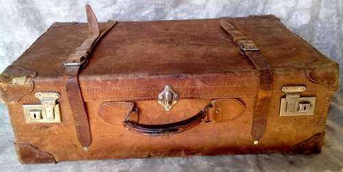 Beautiful Leather Suitcase ( 60 x 36 x 20 cm )