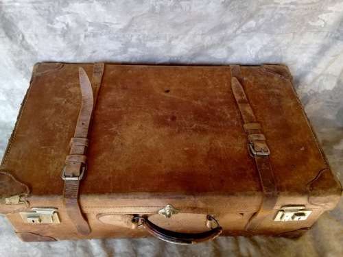 Beautiful Leather Suitcase ( 60 x 36 x 20 cm )