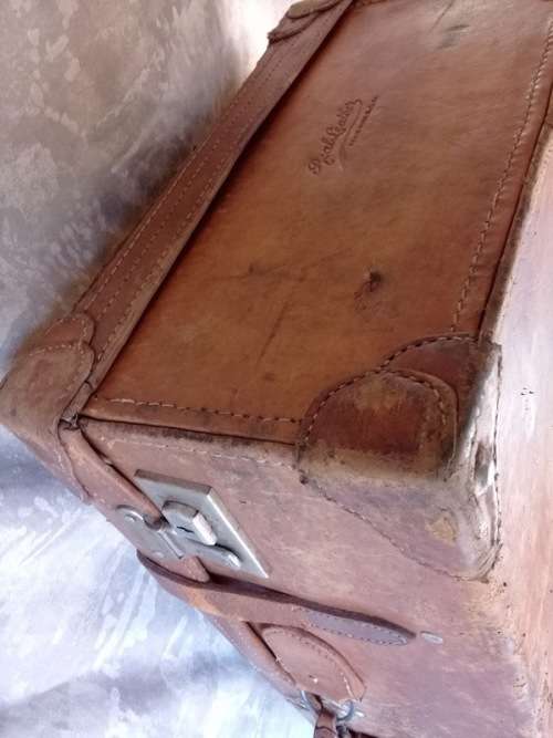 Beautiful Leather Suitcase ( 60 x 36 x 20 cm )