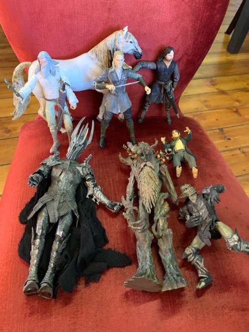 LORD OF THE RINGS COLLECTION OF FIGURINES