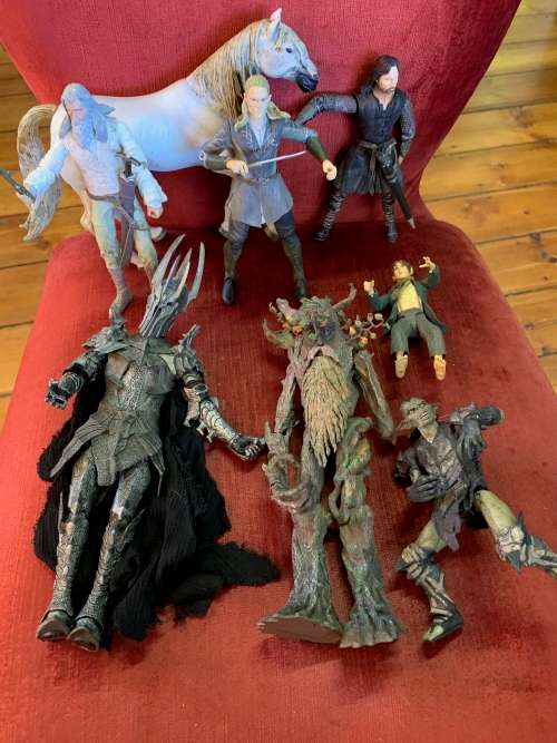 LORD OF THE RINGS COLLECTION OF FIGURINES