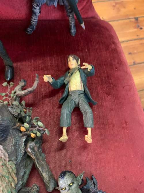 LORD OF THE RINGS COLLECTION OF FIGURINES