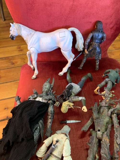 LORD OF THE RINGS COLLECTION OF FIGURINES