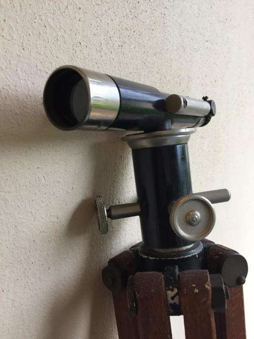 VINTAGE DUMPY LEVEL IN ORIGINAL BOX WITH STAND