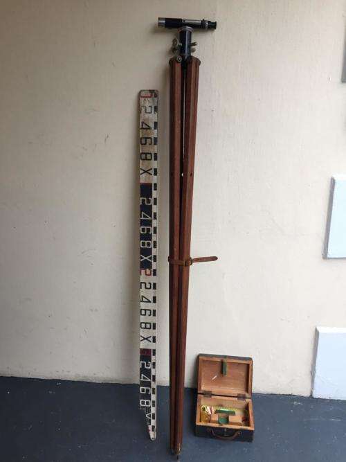 VINTAGE DUMPY LEVEL IN ORIGINAL BOX WITH STAND