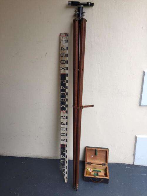 VINTAGE DUMPY LEVEL IN ORIGINAL BOX WITH STAND