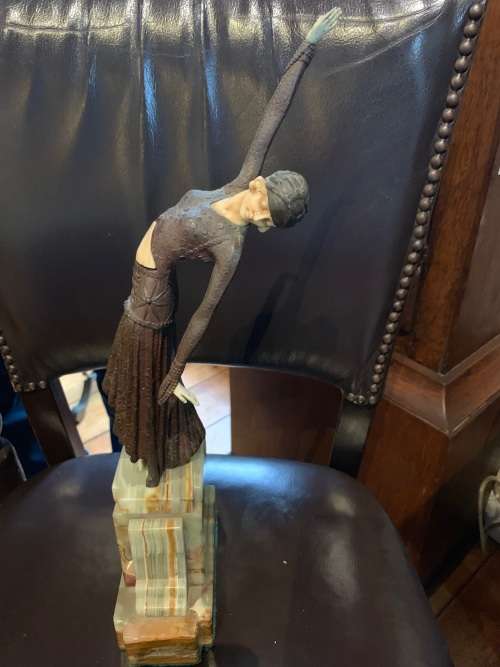 VINTAGE ART DECO FIGURINE ON MARBLE BASE