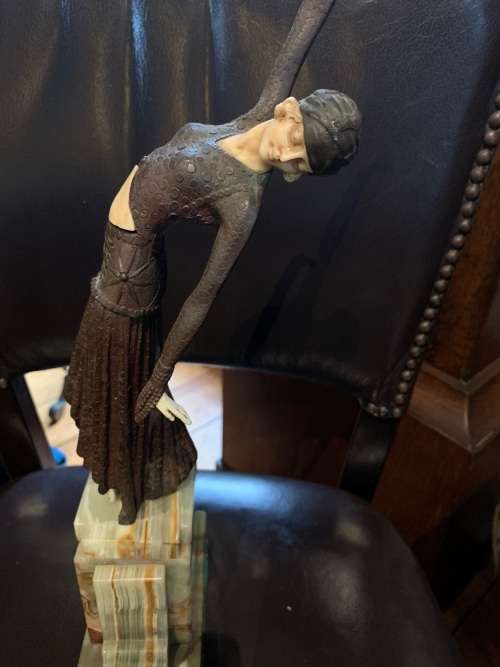 VINTAGE ART DECO FIGURINE ON MARBLE BASE