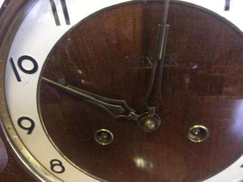 VINTAGE ART DECO MANTEL CLOCK ( WORKING WELL)