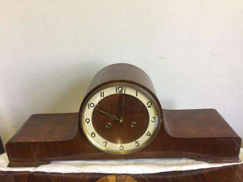 VINTAGE ART DECO MANTEL CLOCK ( WORKING WELL)