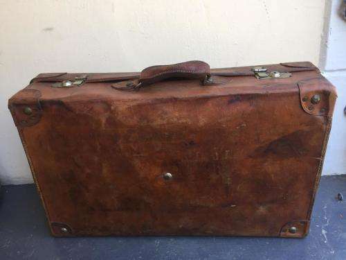 VINTAGE LEATHER SUITCASE