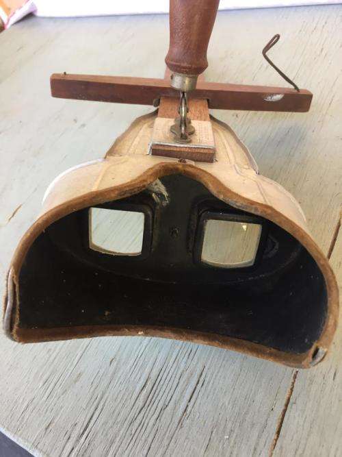 VINTAGE STEREOSCOPIC PHOTOVIEWER