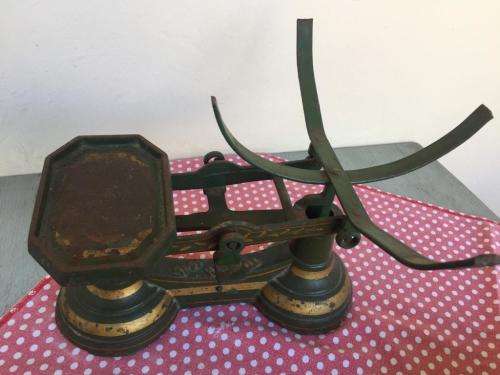 VINTAGE CAST IRON SCALE WITH WEIGHTS