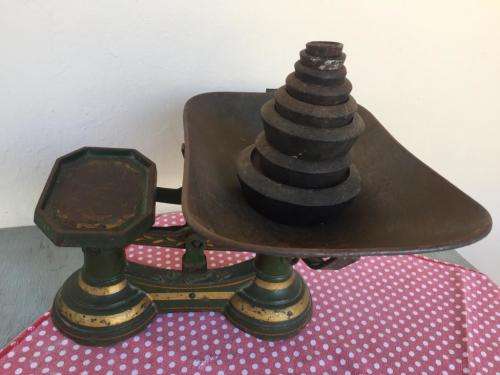 VINTAGE CAST IRON SCALE WITH WEIGHTS