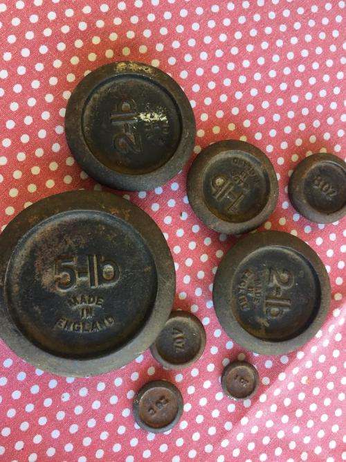 VINTAGE CAST IRON SCALE WITH WEIGHTS