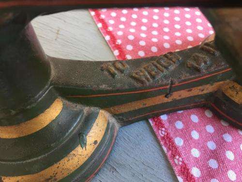VINTAGE CAST IRON SCALE WITH WEIGHTS