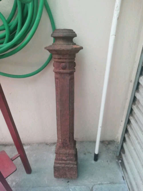 Cast Iron Post ( 94 x 19 x 7 cm )
