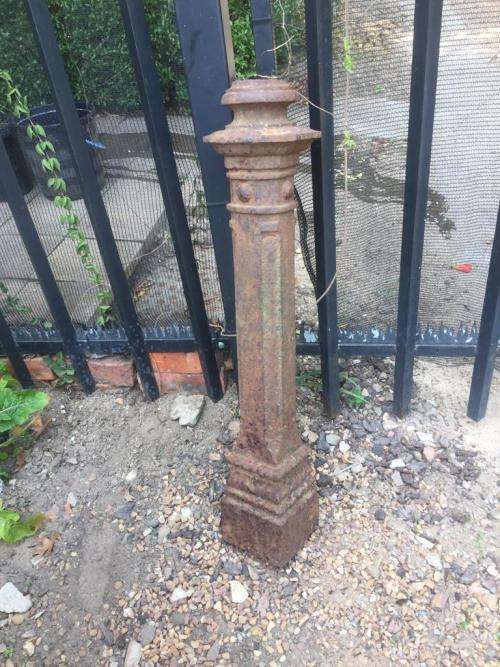 Cast Iron Post ( 94 x 19 x 7 cm )