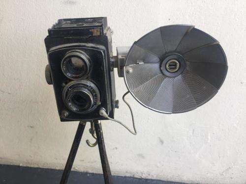 VINTAGE JAPANESE YASHIKOR CAMERA ON TRIPOD