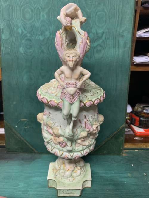 PAIR OF BEAUTIFUL CHERUB VASES ( 30 CM )