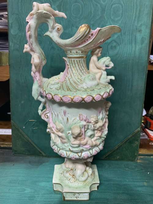 PAIR OF BEAUTIFUL CHERUB VASES ( 30 CM )
