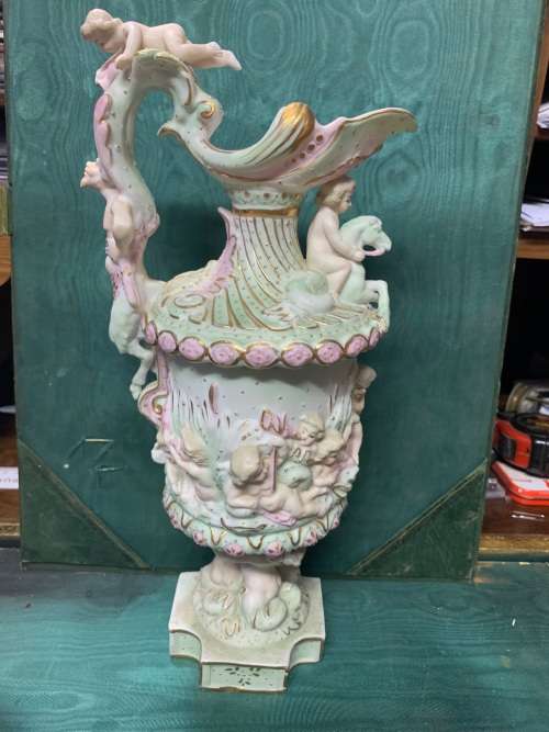 PAIR OF BEAUTIFUL CHERUB VASES ( 30 CM )