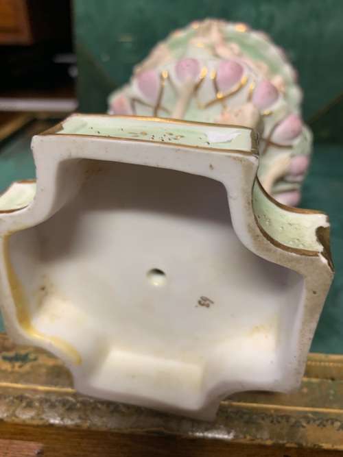 PAIR OF BEAUTIFUL CHERUB VASES ( 30 CM )