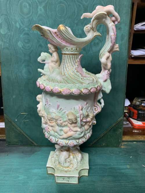 PAIR OF BEAUTIFUL CHERUB VASES ( 30 CM )