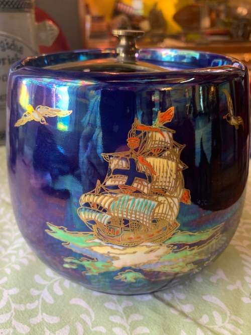 RARE CROWN DEVON TOBACCO JAR IN GOOD CONDITION ( 14 CM )