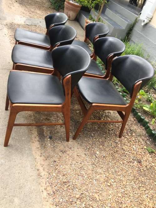 SET OF 6 MID CENTURY CHAIRS IN GOOD CONDITION