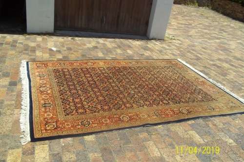 GENUINE PERSIAN RUG ( 204 x 300 cm )