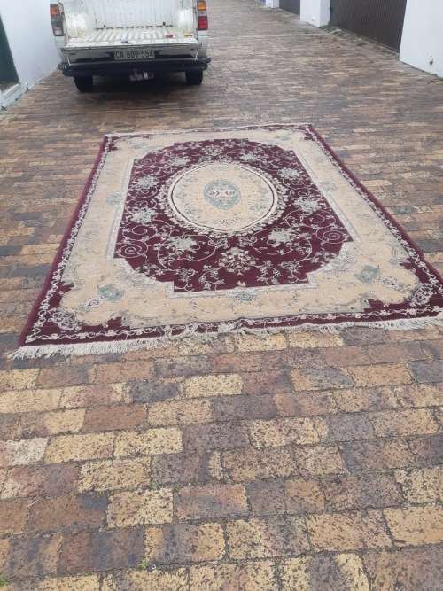 PERSIAN RUG ( 317 X 194 CM )