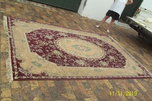 PERSIAN RUG ( 317 X 194 CM )