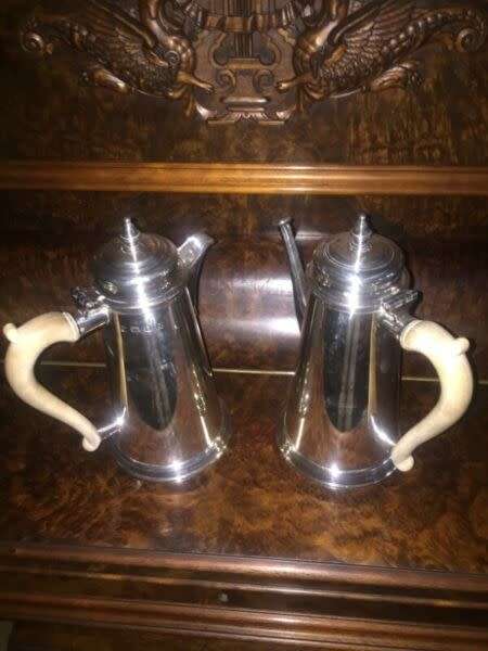 Beautiful pair of Hallmarked Silver Coffee Pots ( London , 24 cm high )